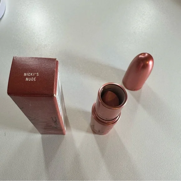 MAC Amplified Creme Lipstick - Picture 5 of 6
